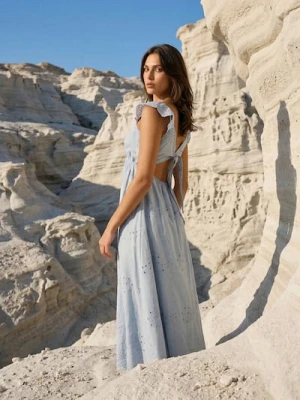 Sinsay - Sukienka midi z falbaną i ozdobnym wiązaniem na plecach - błękitny