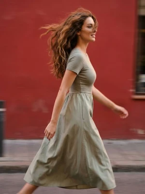 Sinsay - Sukienka midi z krótkim rękawem - zielony