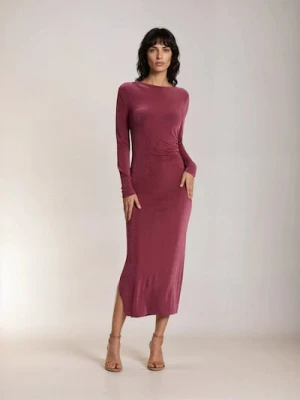 Sinsay - Sukienka midi z marszczeniem i rozcięciem - różowy