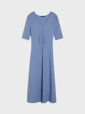Sinsay - Sukienka midi z marszczeniem z dodatkiem wiskozy - niebieski
