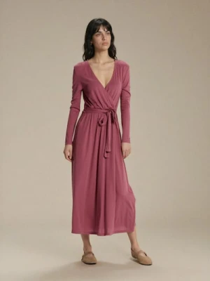 Sinsay - Sukienka midi z ozdobnym wiązaniem z domieszką wiskozy - różowy