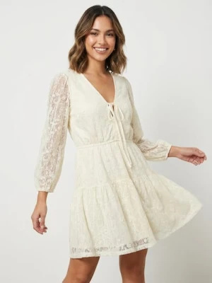 Sinsay - Sukienka mini babydoll z koronką - kremowy