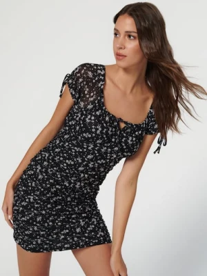 Sinsay - Sukienka mini w kwiaty - czarny