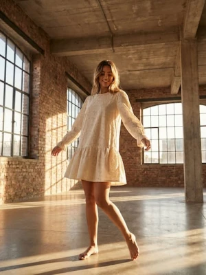 Sinsay - Sukienka mini z ażurowym wzorem - kremowy