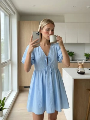 Sinsay - Sukienka mini z bufiastym rękawem - błękitny