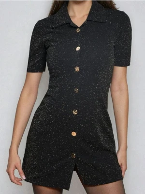 Sinsay - Sukienka mini z kołnierzykiem i brokatem - czarny