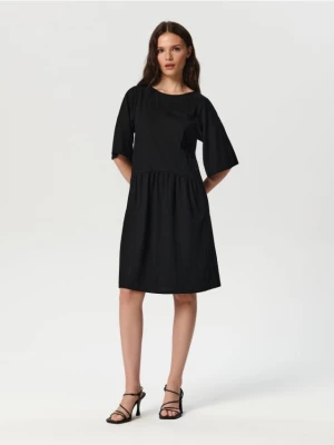 Sinsay - Sukienka mini z ozdobnym tyłem - czarny