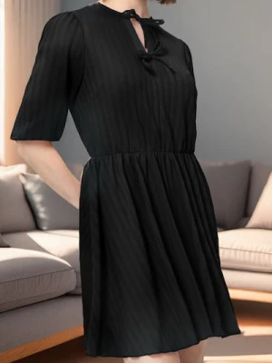 Sinsay - Sukienka mini z zdobnym wiązaniem - czarny