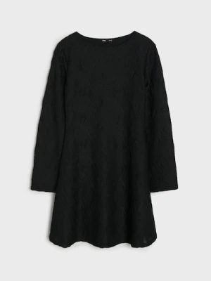 Sinsay - Sukienka mini ze strukturalnym wzorem - czarny