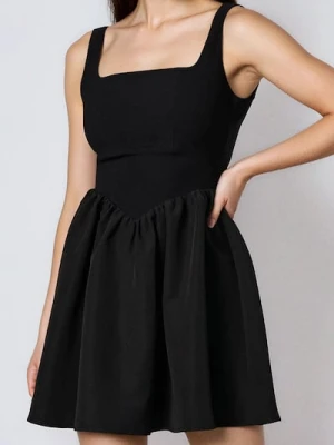 Sinsay - Sukienka na ramiączkach z dekoltem karo - czarny