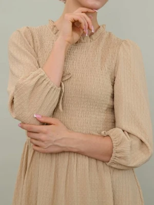 Sinsay - Sukienka szmizjerka z ozdobnymi falbankami - beżowy