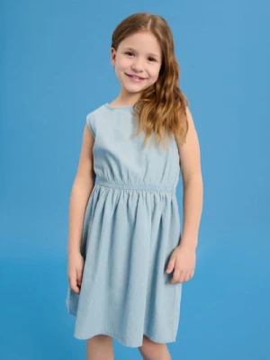 Sinsay - Sukienka z lekkiego jeansu z dekoracyjną kokardą na plecach - niebieski