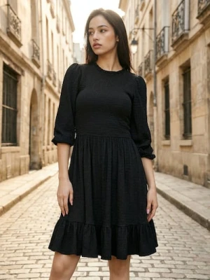 Sinsay - Sukienka z marszczeniami i falbanką - czarny