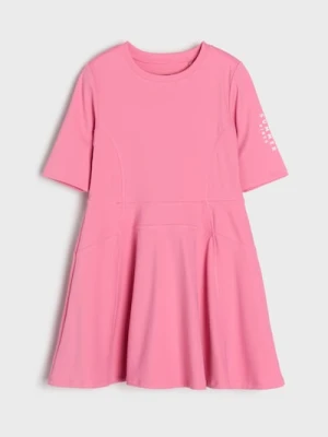 Sinsay - Sukienka ze sportowej dzianiny z ochroną przeciwsłoneczną UPF50+ - różowy
