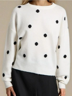 Sinsay - Sweter chunky w kropki z domieszką wełny - kremowy