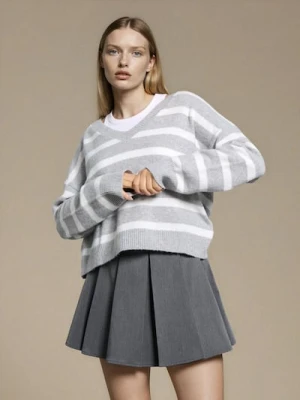 Sinsay - Sweter w paski z dekoltem V - biały