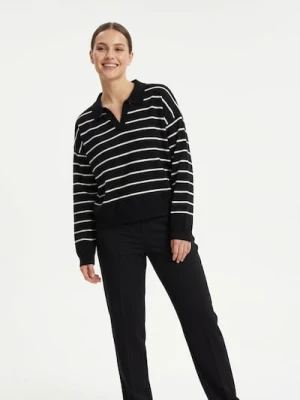Sinsay - Sweter w paski z kołnierzykiem - czarny