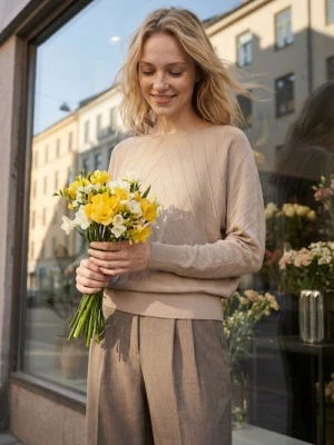 Sinsay - Sweter w strukturalny wzór z wiskozą - beżowy