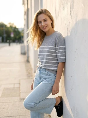 Sinsay - Sweter z krótkim rękawem w paski - szary