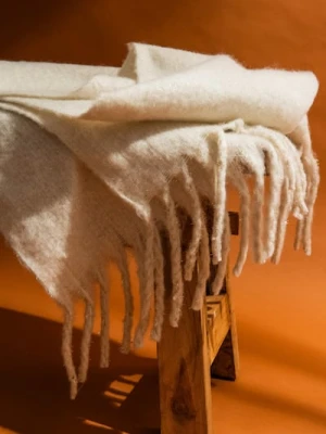 Sinsay - Szalik z frędzlami - kremowy