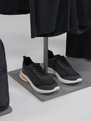 Sinsay - Sznurowane sneakersy sportowe - czarny