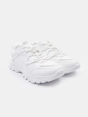 Sinsay - Sznurowane sneakersy z imitacji skóry - biały