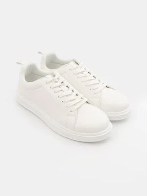 Sinsay - Sznurowane sneakersy z imitacji skóry - biały