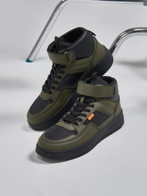 Sinsay - Sznurowane sneakersy za kostkę - wielobarwny