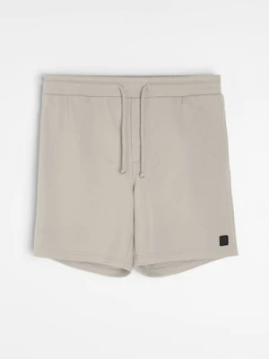 Sinsay - Szorty dresowe z wiązaniem - kremowy