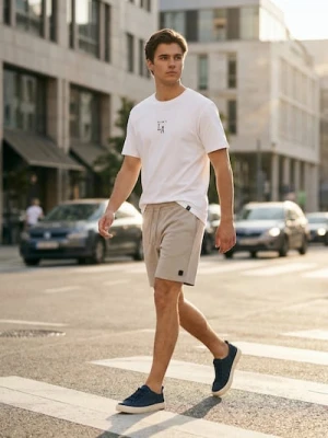 Sinsay - Szorty dresowe z wiązaniem - kremowy