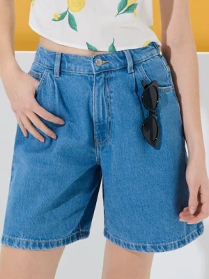 Sinsay - Szorty jeansowe z zaszewkami - niebieski