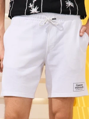 Sinsay - Szorty wiązane w talii z ozdobnym napisem - biały