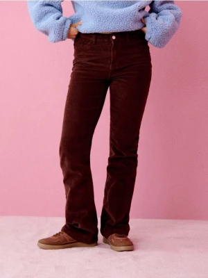 Sinsay - Sztruksowe spodnie flare - brązowy