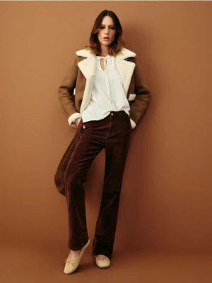 Sinsay - Sztruksowe spodnie flare - brązowy