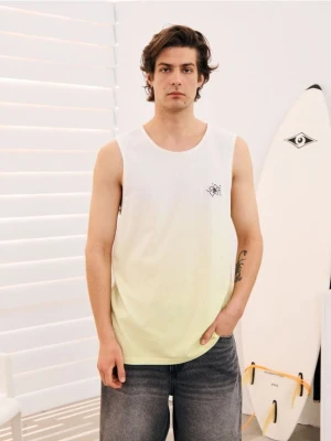 Sinsay - Tank top z efektem ombre i nadrukiem na plecach - zielony
