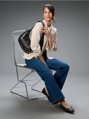 Sinsay - Torebka hobo na ramię z metalowymi dżetami - czarny