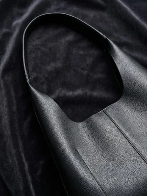 Sinsay - Torebka hobo z imitacji skóry - czarny