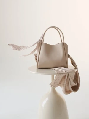 Sinsay - Torebka kuferek z imitacji skóry z ozdobną apaszką - beżowy