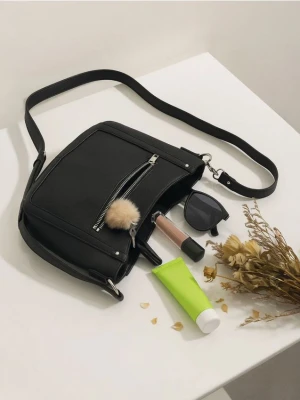 Sinsay - Torebka listonoszka z imitacji skóry - czarny