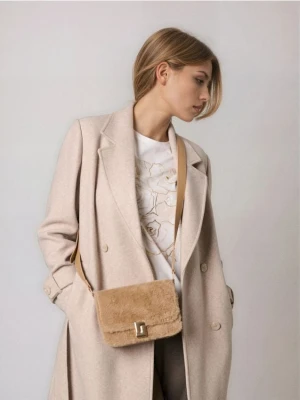 Sinsay - Torebka listonoszka ze sztucznym futerkiem - beżowy