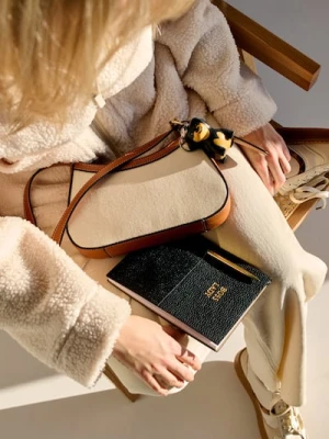 Sinsay - Torebka na ramię - kremowy