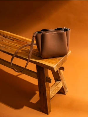 Sinsay - Torebka worek z imitacji skóry - brązowy