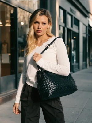 Sinsay - Torebka worek z imitacji skóry - czarny