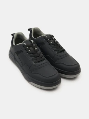 Sinsay - Trampki sportowe z kontrastową podeszwą - czarny