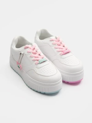 Sinsay - Trampki z kolorową podeszwą Stitch - biały