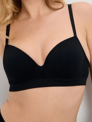 Sinsay - Usztywniany biustonosz bezszwowy - czarny