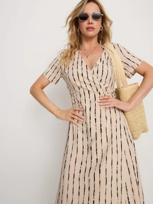 Sinsay - Wiskozowa kopertowa sukienka midi w paski - kremowy