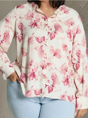 Sinsay - Wiskozowa koszula regular fit w kwiaty PLUS SIZE - wielobarwny