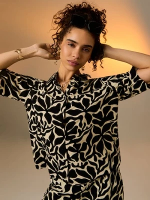 Sinsay - Wiskozowa koszula regular fit z krótkim rękawem - czarny