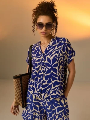 Sinsay - Wiskozowa koszula z krótkim rękawem w geometryczny wzór - niebieski